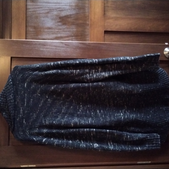 Sweaters - Picture 8 of 8